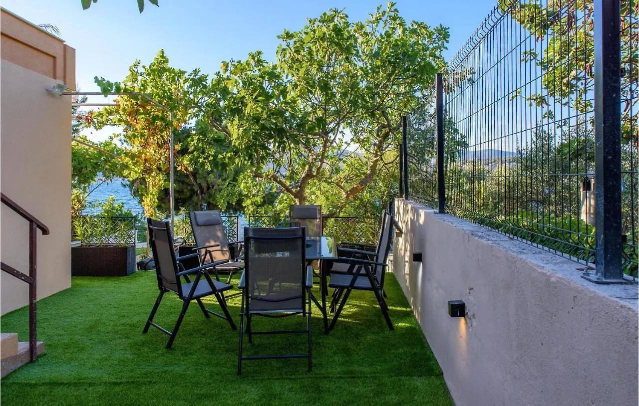 Stunning Home In Okrug Gornji With Jacuzzi, Wifi And 2 Bedrooms Trogir 0*,