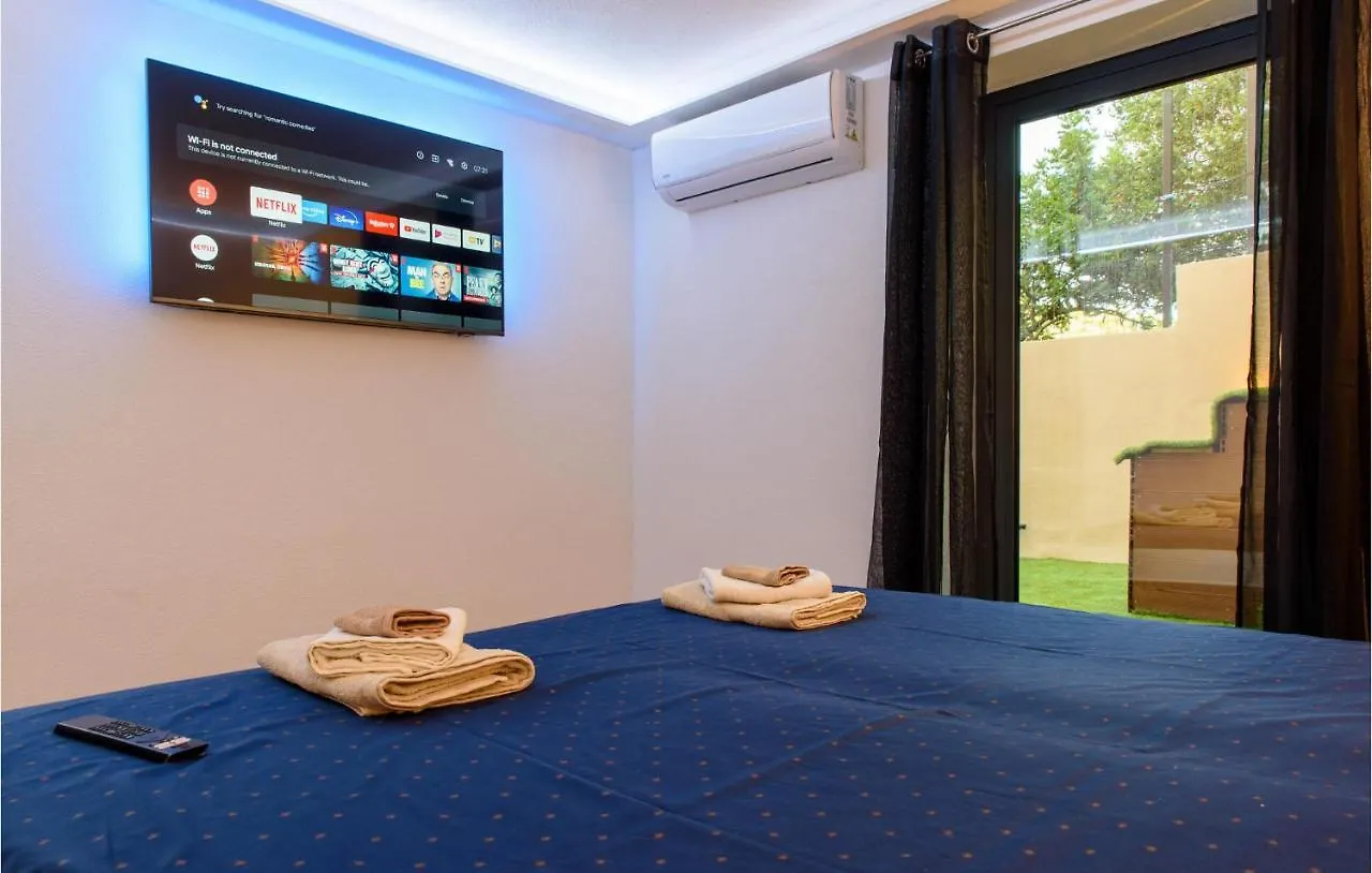 Stunning Home In Okrug Gornji With Jacuzzi, Wifi And 2 Bedrooms Trogir