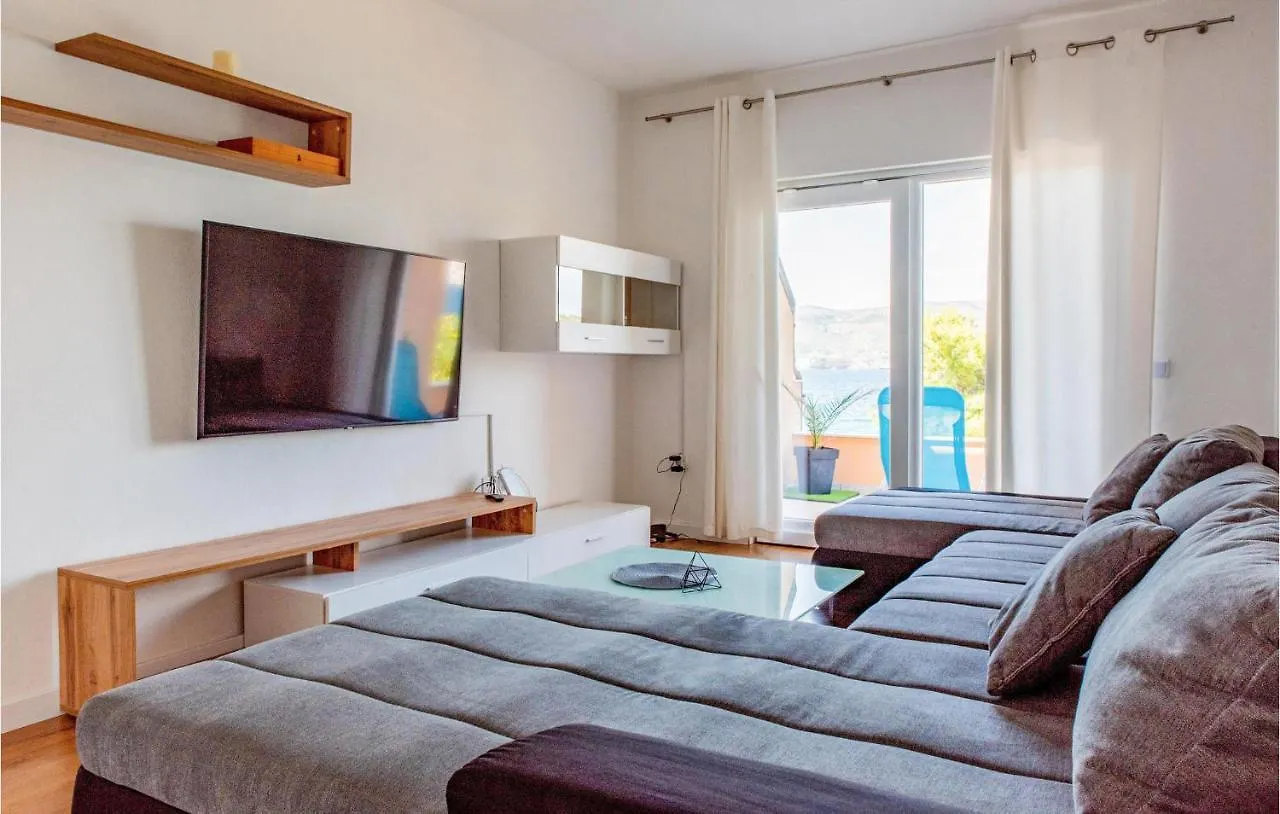 Casa de Férias Stunning Home In Okrug Gornji With Jacuzzi, Wifi And 2 Bedrooms Trogir Croácia