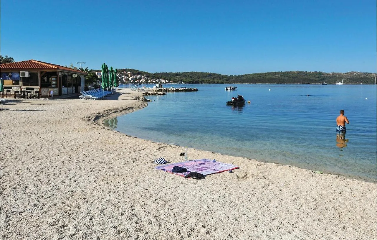 Stunning Home In Okrug Gornji With Jacuzzi, Wifi And 2 Bedrooms Trogir 0*,  Croácia