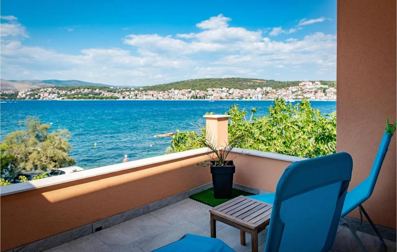 Stunning Home In Okrug Gornji With Jacuzzi, Wifi And 2 Bedrooms location